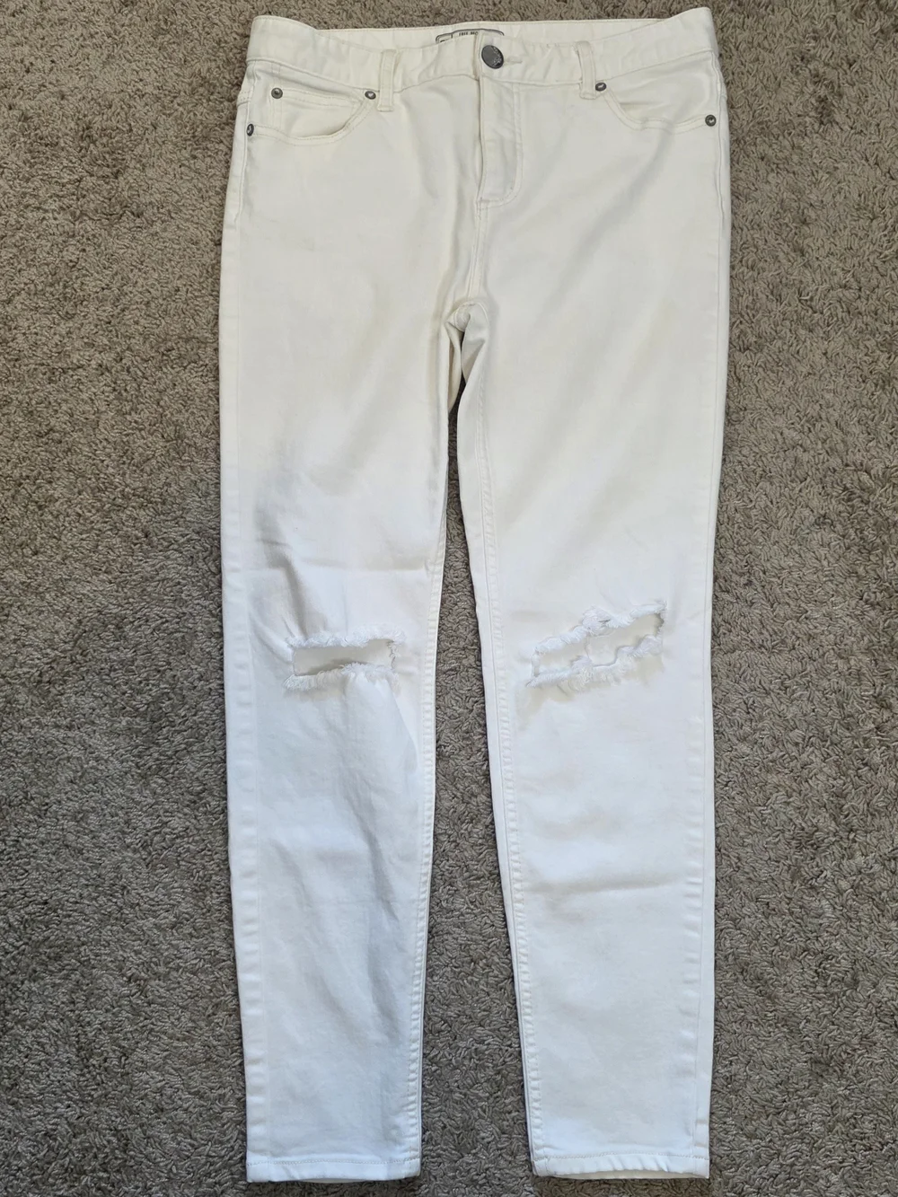 Free People White Distressed Skinny Jeans | Mid Rise Stretch Denim | Women's